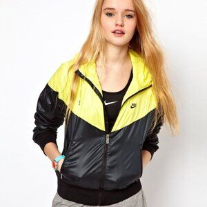 Nike Women's Black Yellow Classic‎ Outdoor Windrunner Jacket Size Medium